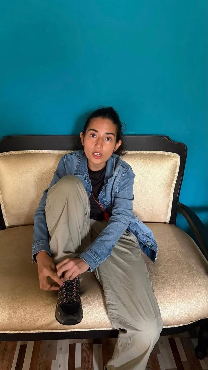SERVICIO SOCIAL
Desde la tarde de ayer se encuentra en nuestro corregimiento una joven que venía del Cairo en una camioneta negra, dice llamarse Lina Marcela Romero de Cali y es muy incoherente al hablar y no da más información.

Habla por celular pero no hemos podido determinar con quien.

Si alguien la conoce o conoce su familia por favor informarnos, lo mismo que a las autoridades policiales que la están protegiendo y hacemos un llamado al hospital para una valoración médica.